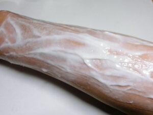 右腕（塗布中）