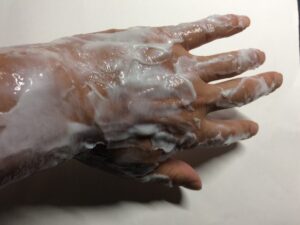 「NULLリムーバークリーム」クリーム塗布